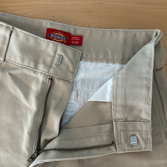 Dickies Tan Shorts - Picture 3 of 3